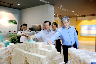 2019年 5月22日，時任浙江省社會組織綜合黨委專職副書記、省民政廳社會組織管理局局長蔡國華蒞臨景興紙業調研企業發展情況和黨建工作